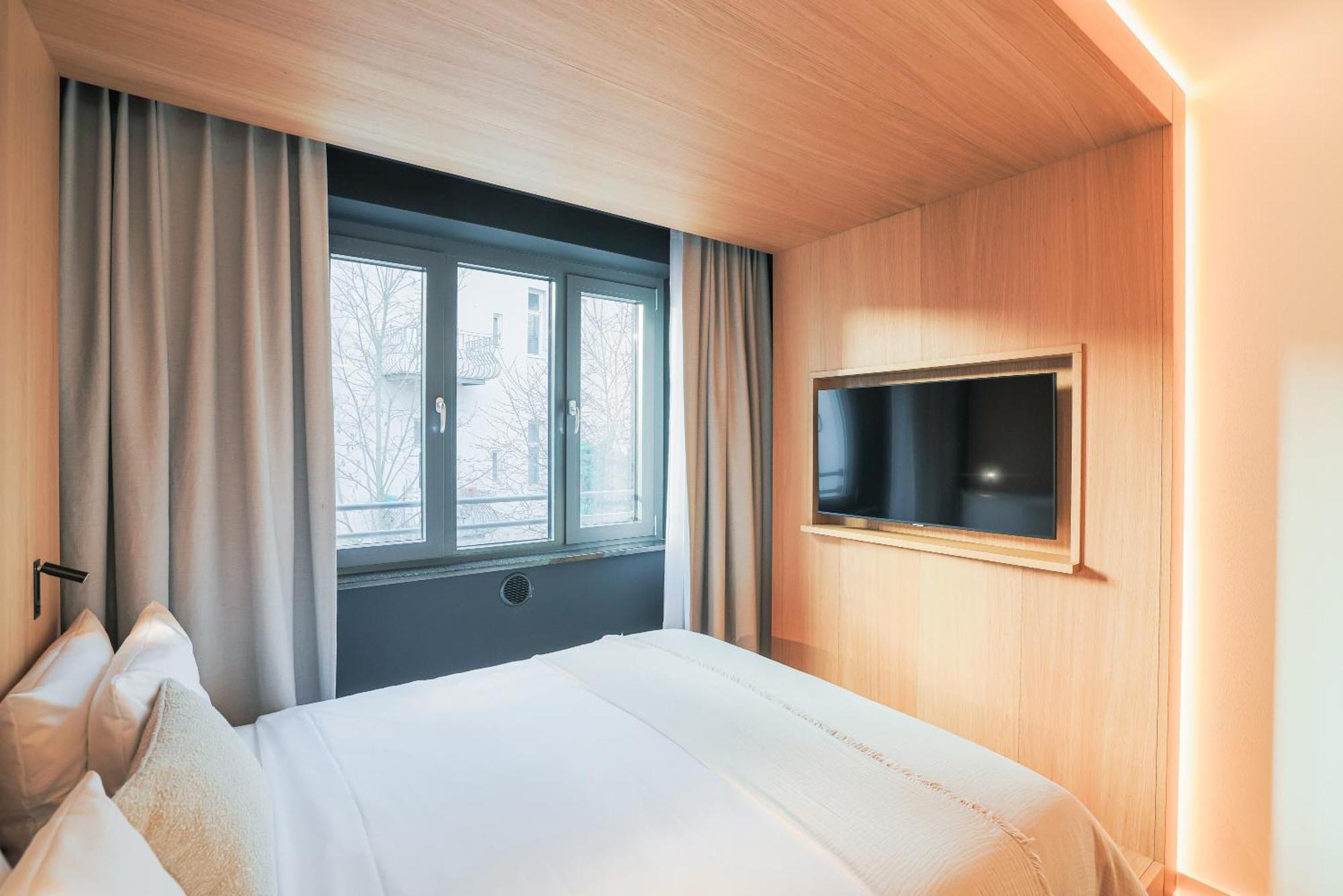 Hotello Schwabing 4*